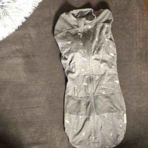 Perfect condition Large Grey Happiest Baby